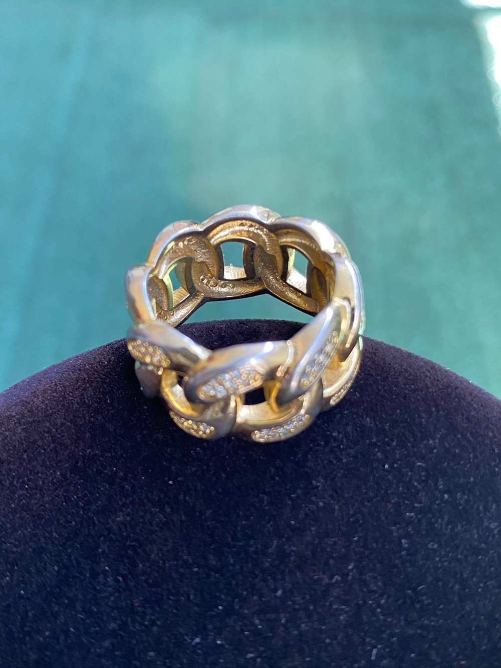 Gold ring - Picture 2 of 3